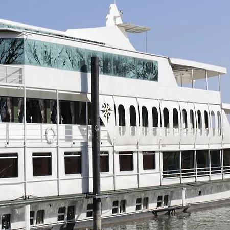 Botel Compass River