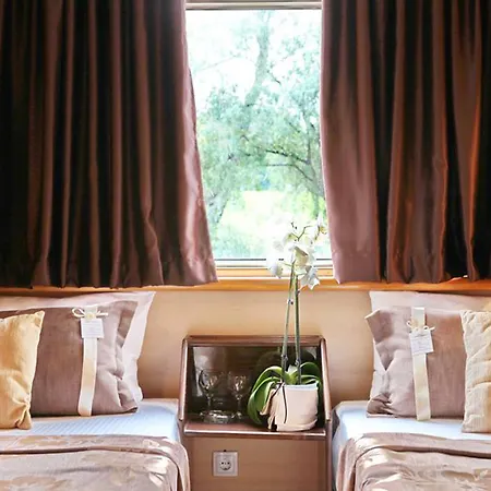 Botel Compass River 3*