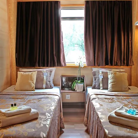 Hotel na wodzie Compass River