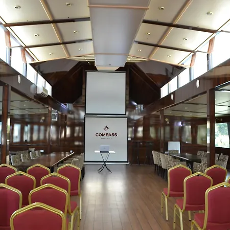 Hotel na wodzie Compass River