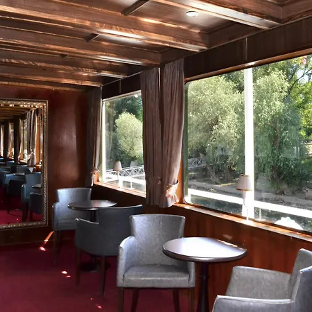 Hotel na wodzie Compass River