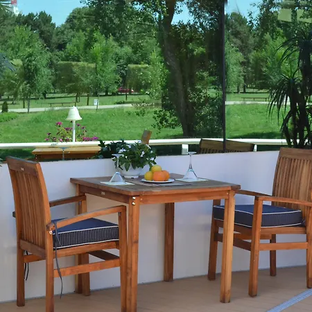 Compass River Úszó hotel