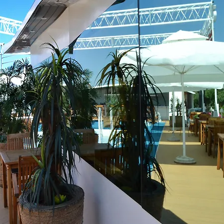 Compass River Botel 3*