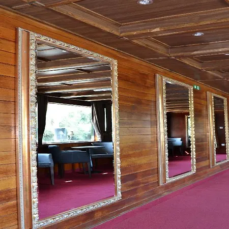 Hotel na wodzie Compass River