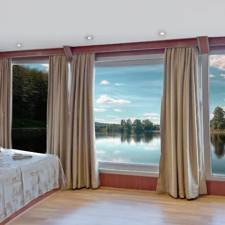 Hotel na wodzie Compass River